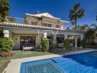 Villa for sale in Aloha, Nueva Andalucia