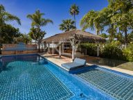 Villa for sale in Aloha, Nueva Andalucia