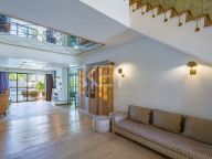 Villa for sale in Aloha, Nueva Andalucia