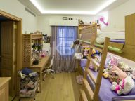 Villa for sale in Aloha, Nueva Andalucia