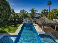 Villa for sale in Aloha, Nueva Andalucia