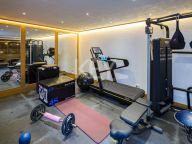 Villa for sale in Aloha, Nueva Andalucia