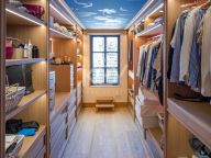 Villa for sale in Aloha, Nueva Andalucia