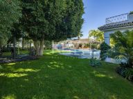 Villa for sale in Aloha, Nueva Andalucia