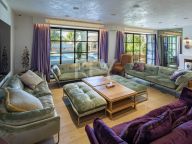 Villa for sale in Aloha, Nueva Andalucia