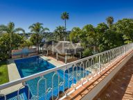 Villa for sale in Aloha, Nueva Andalucia