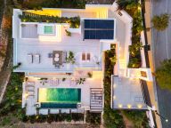 Villa for sale in Elviria, Marbella East