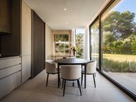 Вилла на продажу в Reyes y Reinas, Сотогранде