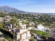 Villa for sale in Los Almendros, Benahavis