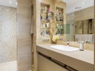 Villa for sale in Los Almendros, Benahavis