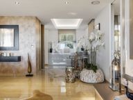 Villa for sale in Los Almendros, Benahavis