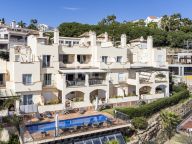 Villa for sale in Los Almendros, Benahavis