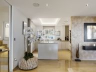 Villa for sale in Los Almendros, Benahavis