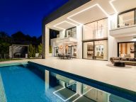 Villa for sale in Cascada de Camojan, Marbella Golden Mile