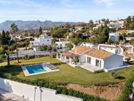 Villa for sale in El Rosario, Marbella East
