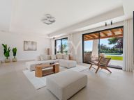 Villa for sale in El Rosario, Marbella East