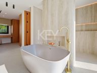 Villa for sale in El Rosario, Marbella East