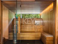 Villa for sale in Nueva Andalucia