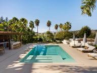 Villa for sale in Nueva Andalucia