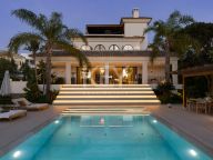 Villa for sale in Nueva Andalucia