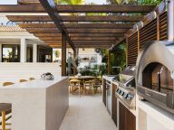 Villa for sale in Nueva Andalucia