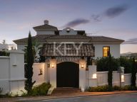 Villa for sale in Nueva Andalucia