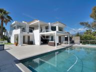 Villa for sale in Las Lomas de Nueva Andalucia, Nueva Andalucia