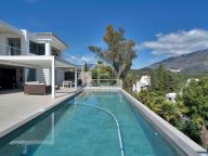 Villa for sale in Las Lomas de Nueva Andalucia, Nueva Andalucia