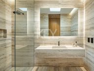 Villa for sale in El Madroñal, Benahavis