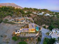 Villa for sale in El Madroñal, Benahavis