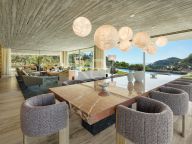 Villa for sale in El Madroñal, Benahavis