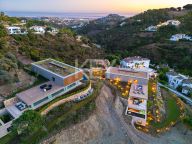 Villa for sale in El Madroñal, Benahavis