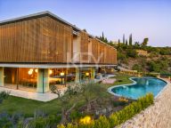 Villa for sale in El Madroñal, Benahavis