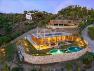 Villa for sale in El Madroñal, Benahavis