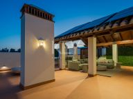 Villa for sale in Bahía del Velerín, Estepona