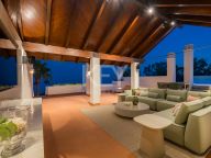 Villa for sale in Bahía del Velerín, Estepona
