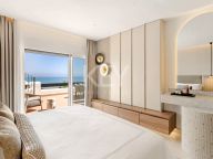 Villa for sale in Bahía del Velerín, Estepona