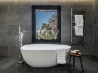 Villa for sale in Selwo, Estepona