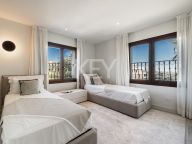 Villa for sale in Selwo, Estepona