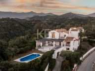 Villa for sale in Selwo, Estepona