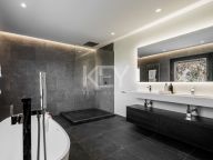 Villa for sale in Selwo, Estepona