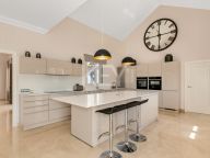 Villa for sale in Marbella Club Golf Resort, Benahavis