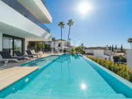 Villa for sale in Andalucia Alta, Nueva Andalucia