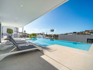 Villa for sale in Andalucia Alta, Nueva Andalucia