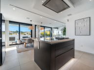 Villa for sale in Andalucia Alta, Nueva Andalucia