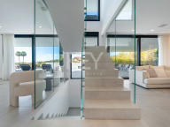 Villa for sale in Andalucia Alta, Nueva Andalucia