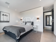 Villa for sale in Andalucia Alta, Nueva Andalucia