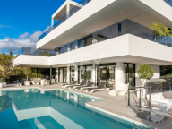 Villa for sale in Andalucia Alta, Nueva Andalucia