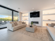 Villa for sale in Andalucia Alta, Nueva Andalucia