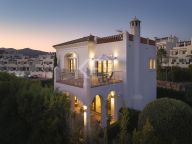 Villa for sale in Estepona